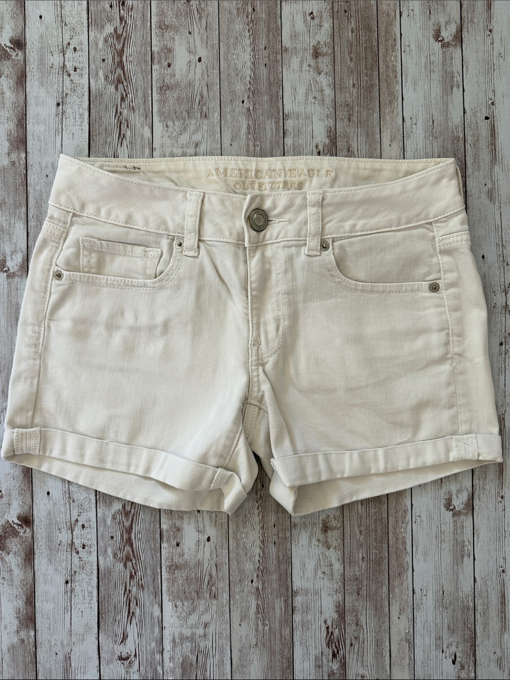 American Eagle Midi Shorts sz 4 Denim Women’s 3.5” Inseam White Stretch Summer
